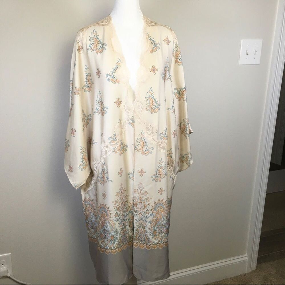NWT Victoria’s Secret Cream Romantic Paisley Floral Sexy Lace Trim Kimono XS/S